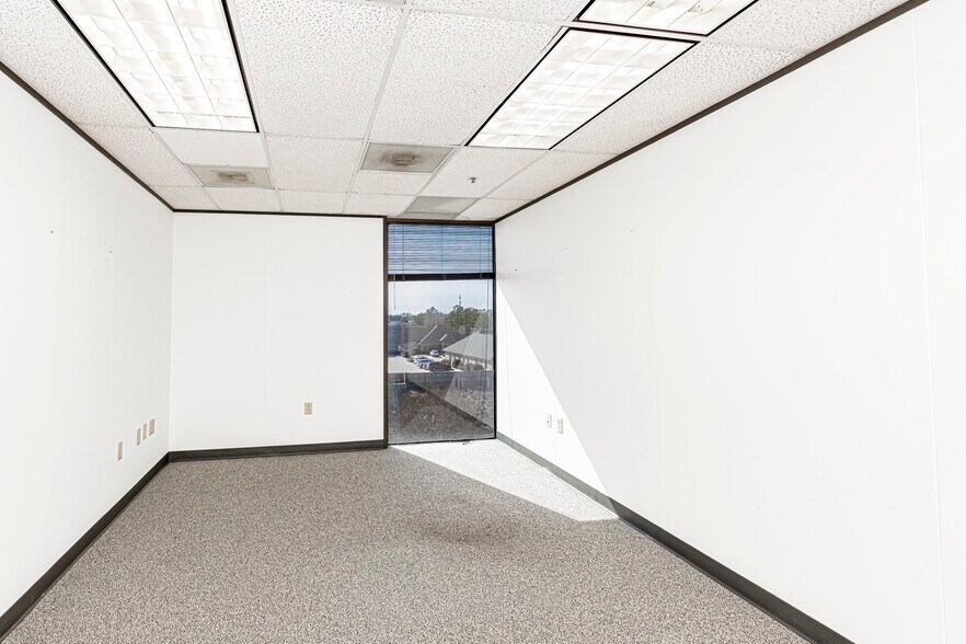 More Photos Of 3636 S Sherwood Forest Blvd, Baton Rouge Office For Lease