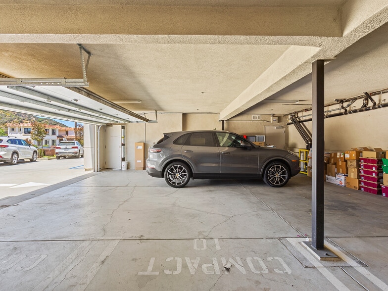 More Photos Of 7335-7341 Foothill Blvd, Tujunga Light Manufacturing For Sale