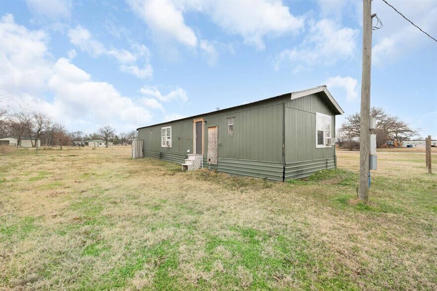 More Photos Of 4500 FM 515, Emory Light Manufacturing For Sale