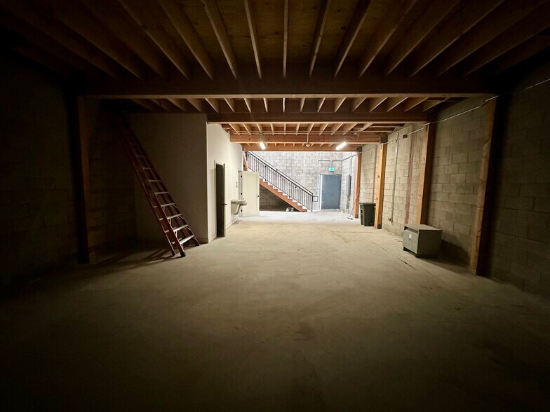 More Photos Of 7528 Clybourn Ave, Sun Valley Manufacturing For Lease