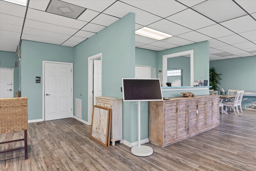 More Photos Of 3279 S Access Rd, Englewood Freestanding For Sale