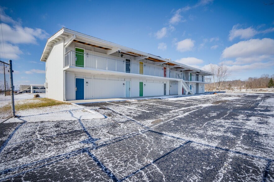 More Photos Of 15589 Lee Hwy, Bristol Apartments For Sale