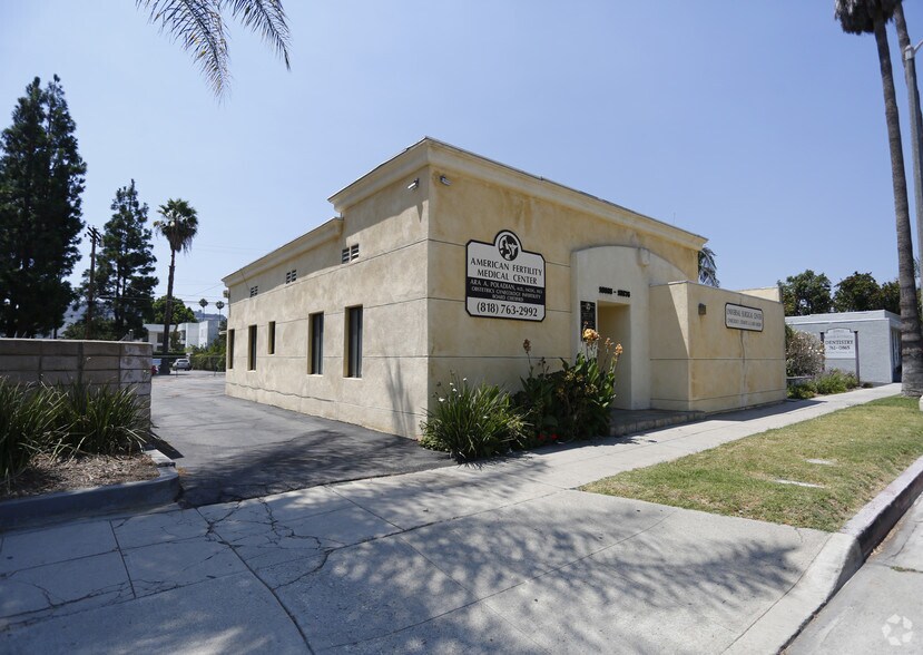 More Photos Of 10866 Riverside Dr, North Hollywood Hospital For Lease