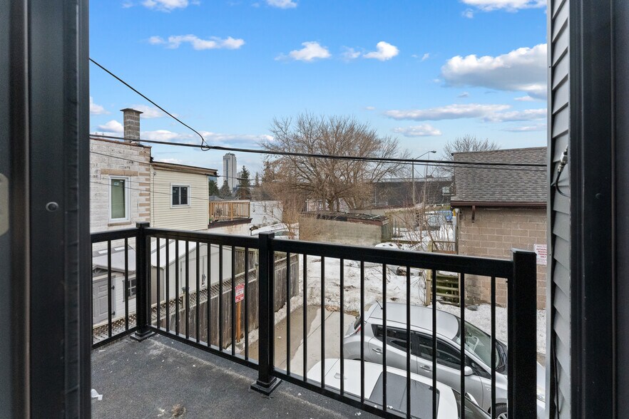 More Photos Of 5848 Ferry St, Niagara Falls General Retail For Sale