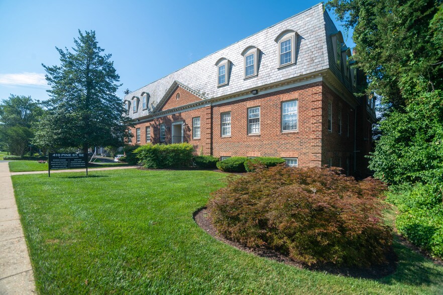 More Photos Of 410 Pine St SE, Vienna Office For Lease