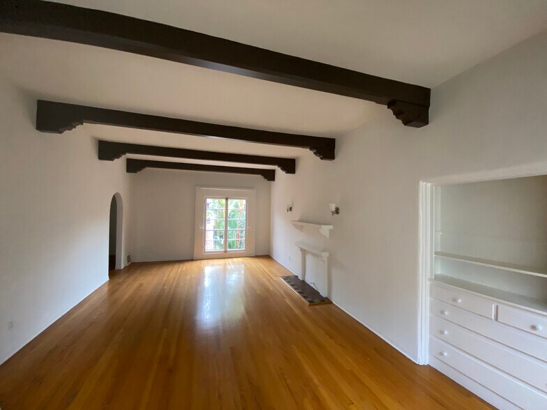 More Photos Of 455 N Sycamore Ave, Los Angeles Apartments For Sale