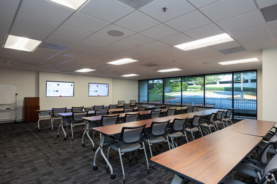 More Photos Of 210 Interstate N Pky SE, Atlanta Unknown For Lease