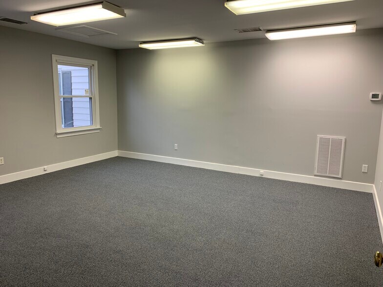 More Photos Of 3108 N Parham Rd, Richmond Office For Lease