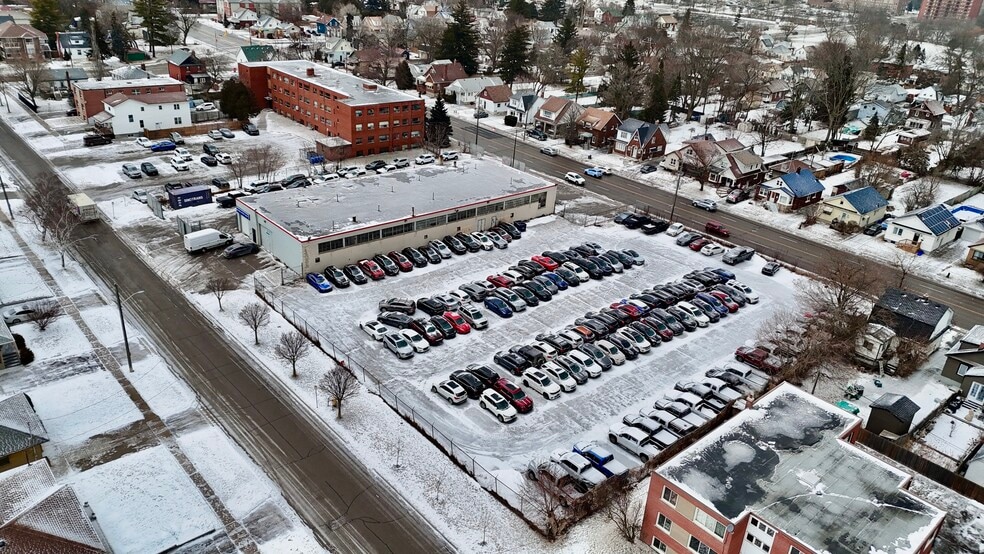 More Photos Of 188 Park Rd S, Oshawa Service For Sale