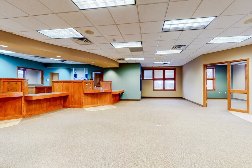 More Photos Of 11175 205th St W, Lakeville Storefront Retail Office For Lease