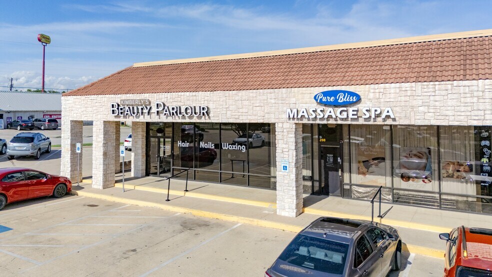 More Photos Of 120-252 Park Pl, Azle Unknown For Lease