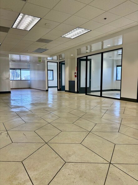 More Photos Of 701 Santa Monica Blvd, Santa Monica Office For Lease