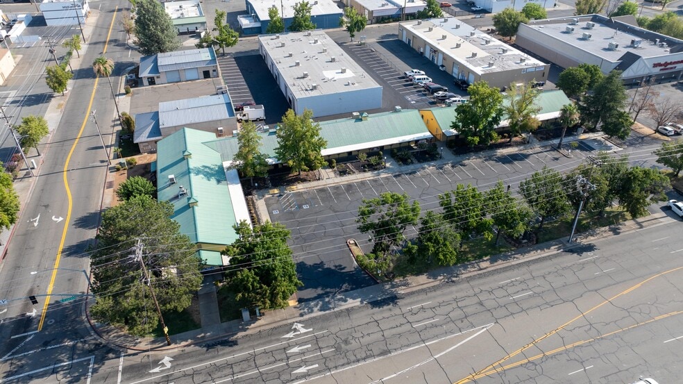 More Photos Of 926 E Cypress Ave, Redding Storefront Retail Office For Lease