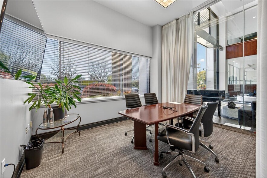 More Photos Of 7060 N Fresno St, Fresno Office For Lease