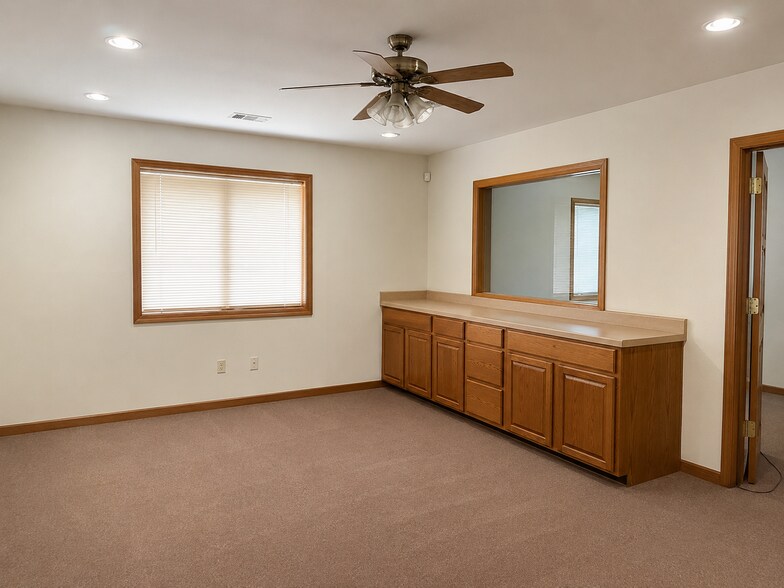 More Photos Of 125 Camino de la Merced, Taos Office For Lease