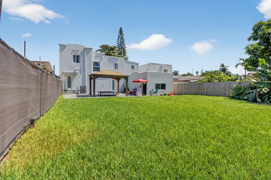 More Photos Of 1680 NW 22nd Ct, Miami Multifamily For Sale