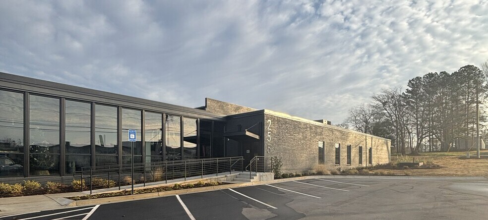 More Photos Of 255 Homer St, Commerce Manufacturing For Lease