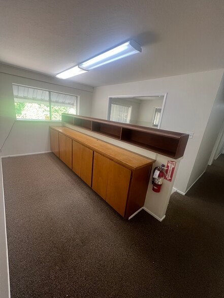 More Photos Of 3840 Bayshore Blvd, Brisbane Service For Lease