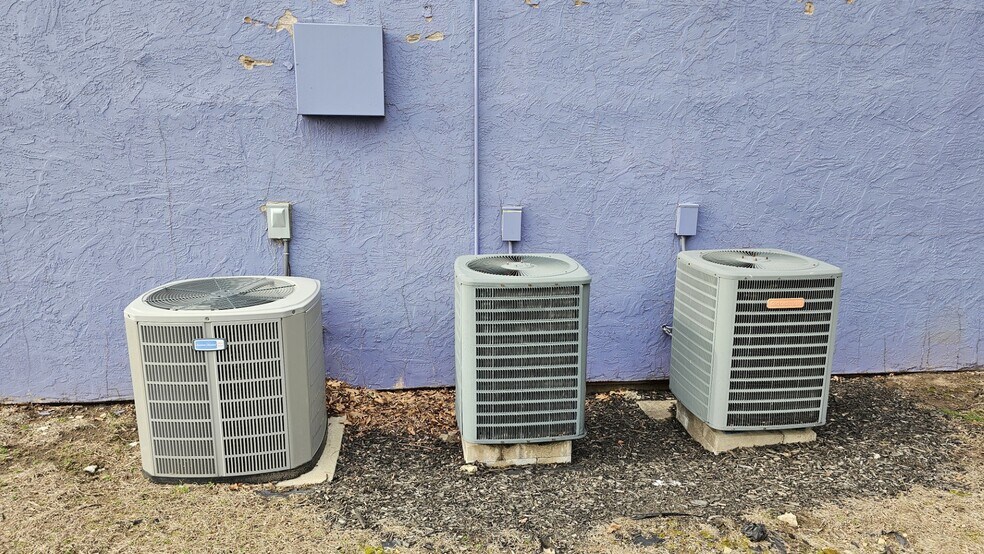 More Photos Of 380 E Main St, Milford Freestanding For Sale