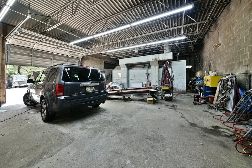 More Photos Of 601 W Fisher St, Philadelphia Warehouse For Sale