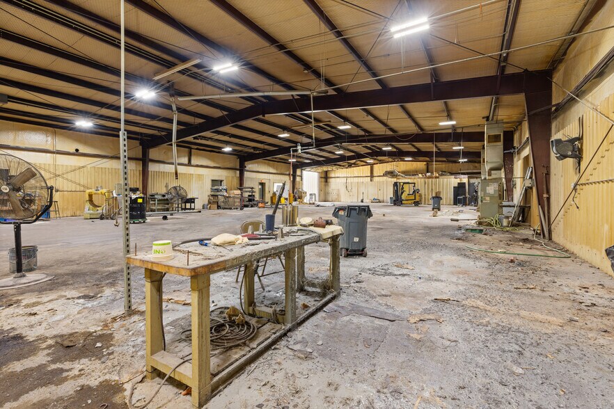 More Photos Of 9834 Windmill Park Ln, Houston Warehouse For Sale