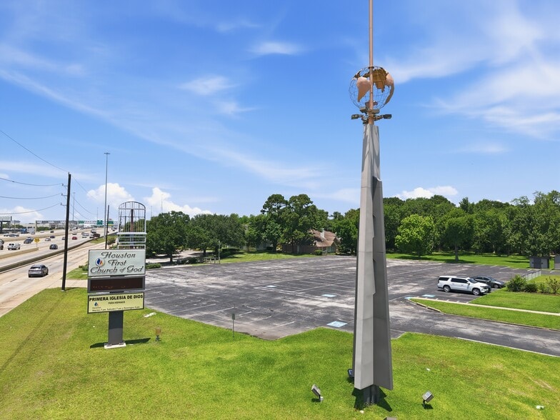 More Photos Of 14400 Northwest Fwy, Houston Religious Facility For Sale