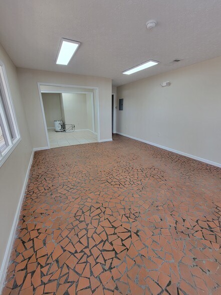 More Photos Of 200 Pass Rd, Gulfport Flex For Lease