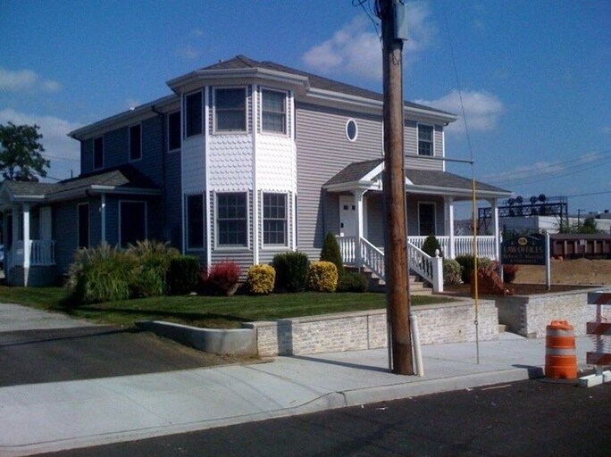 Primary Photo Of 98 Front St, Mineola Office For Lease