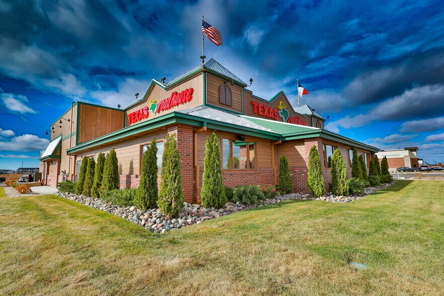 More Photos Of 15550 English Ave, Apple Valley General Retail For Sale