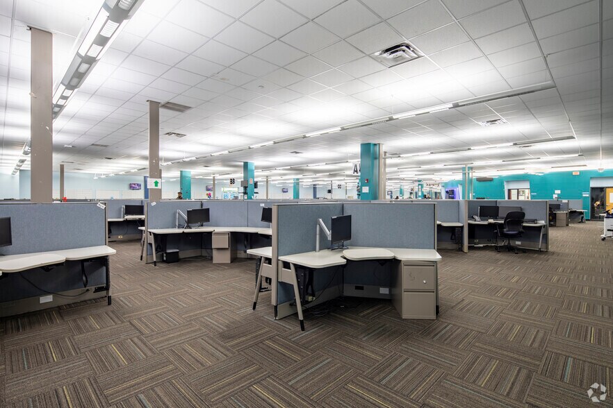 More Photos Of 400 Diamond Dr NW, Huntsville Flex For Lease