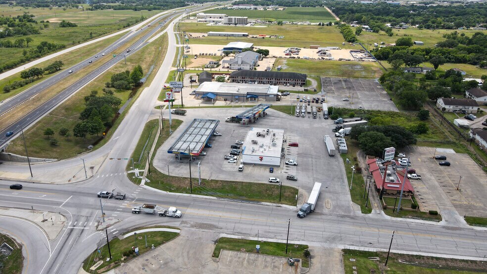 More Photos Of 25000 US 59 Rd, El Campo Flex For Sale