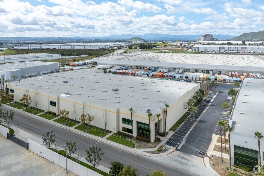 More Photos Of 3370 Enterprise Dr, Bloomington Warehouse For Lease