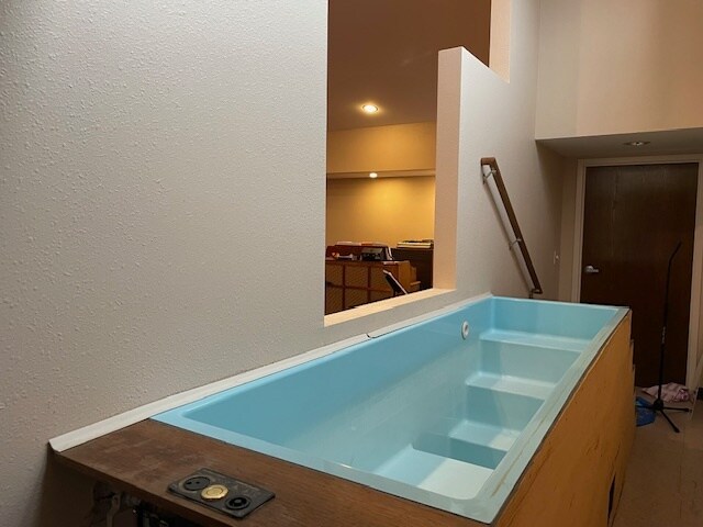 More Photos Of 901 N Prospect Ave, Springfield Freestanding For Sale