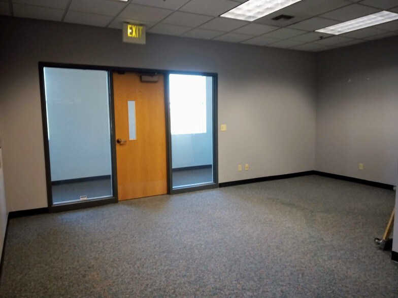 More Photos Of 3906 S 74th St, Tacoma Office For Sale