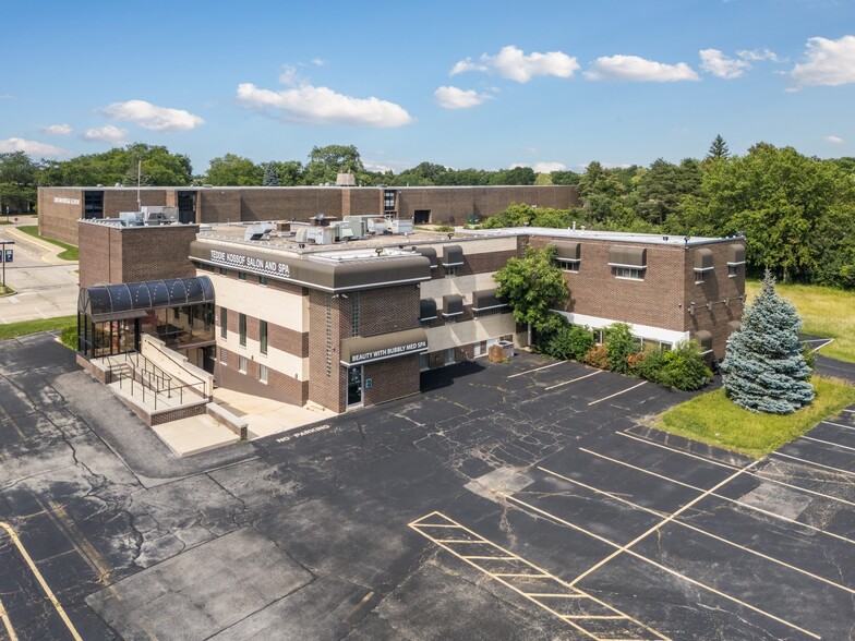 More Photos Of 281 Waukegan Rd, Northfield Freestanding For Sale