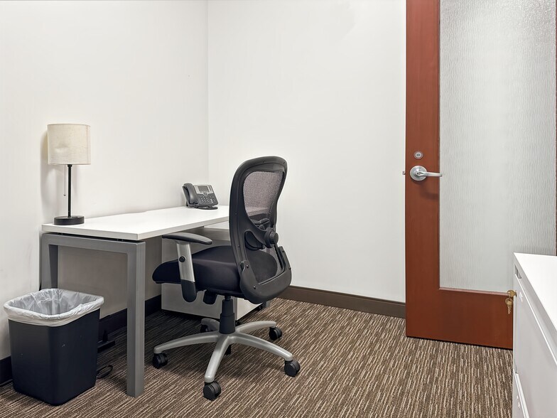 More Photos Of 1910 S Stapley Dr, Mesa Coworking Space