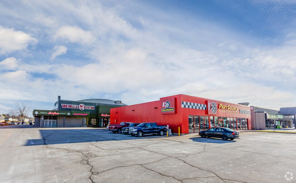 More Photos Of 370 Ontario St, St Catharines Freestanding For Lease