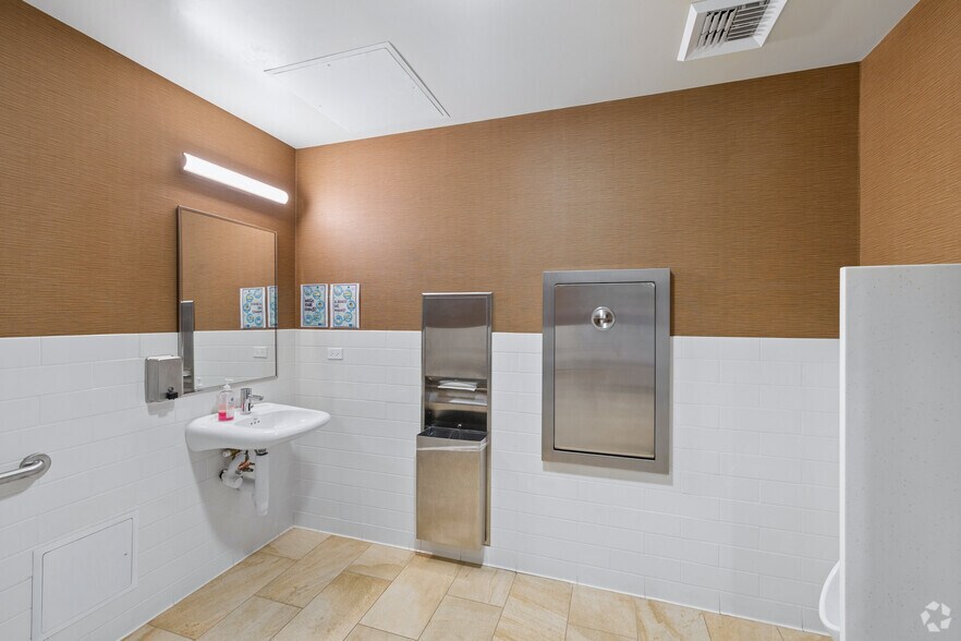 More Photos Of 5000 Commerce Dr, Bakersfield Medical For Sale