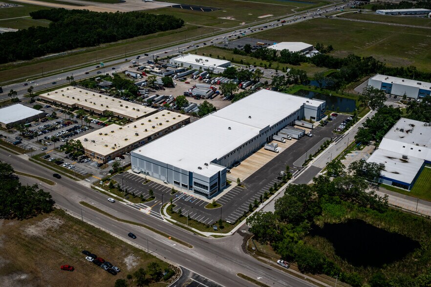 More Photos Of 5402-5424 Hangar Ct, Tampa Distribution For Lease