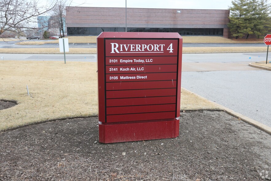 More Photos Of 3101-3141 Riverport Tech Center Dr, Maryland Heights Warehouse For Lease