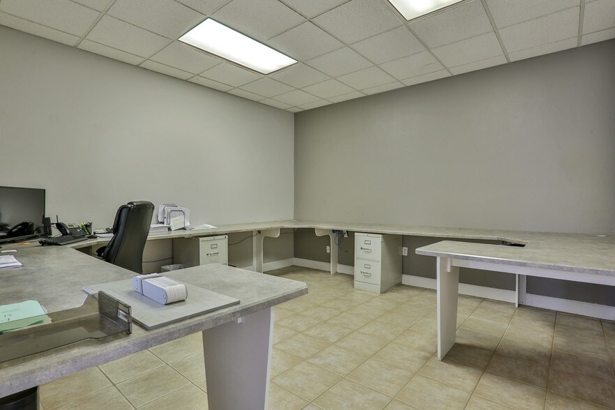 More Photos Of 711 Commercial Dr, Daytona Beach Manufacturing For Lease