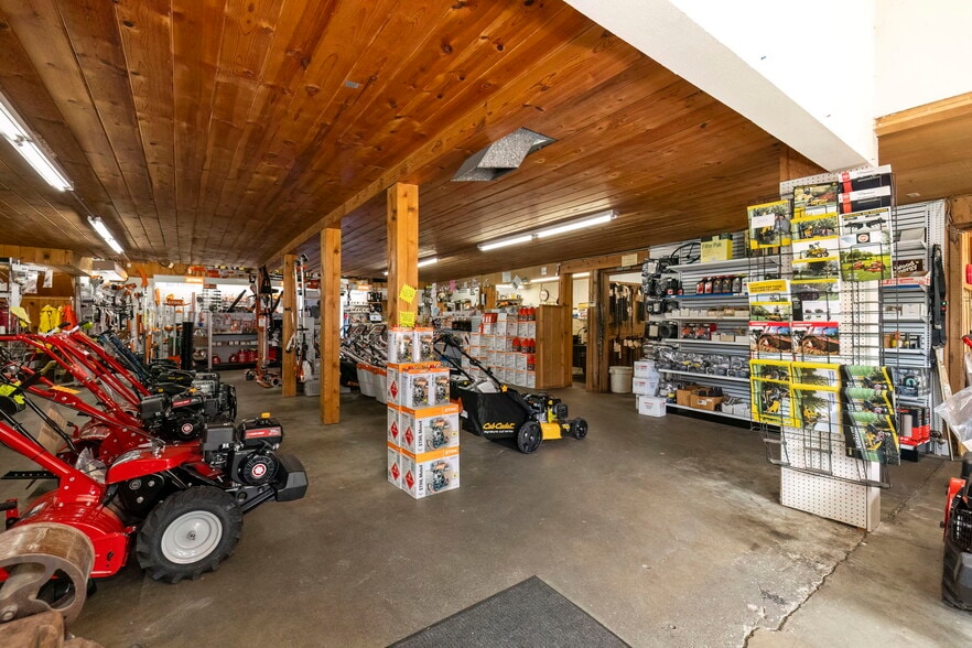 More Photos Of 901 Bay St, Port Orchard Storefront For Sale