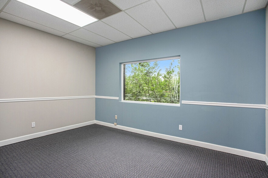 More Photos Of 5300 Memorial Dr, Stone Mountain Office For Lease