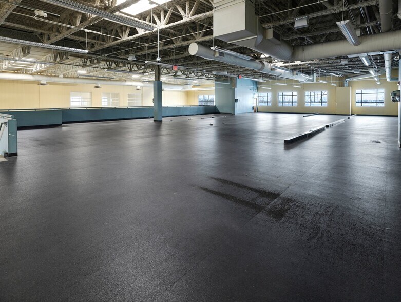 More Photos Of 1975 Melissa Ln, Aurora General Retail For Sale