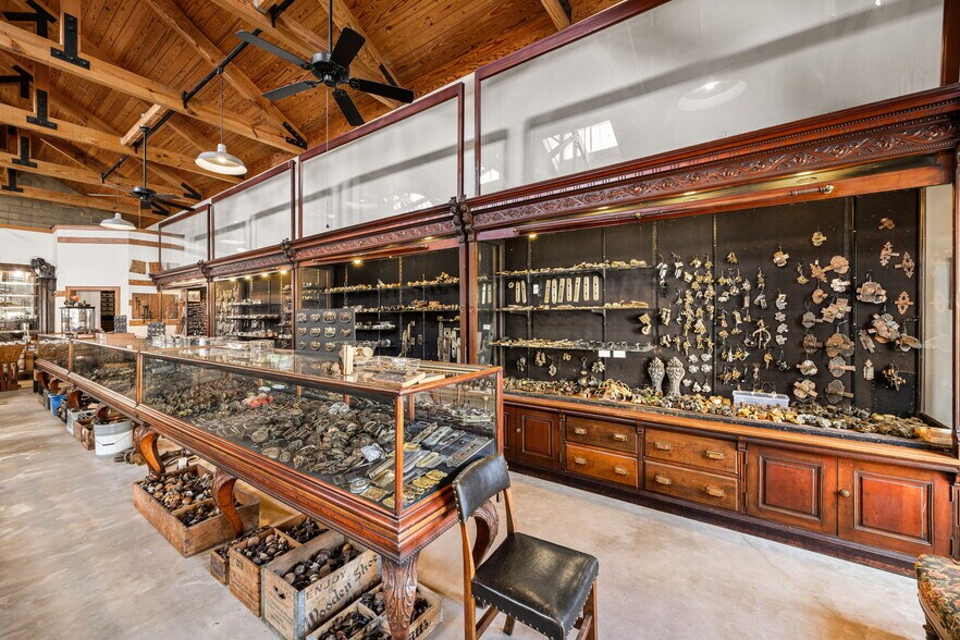 More Photos Of 1901 W Alabama St, Houston Freestanding For Sale