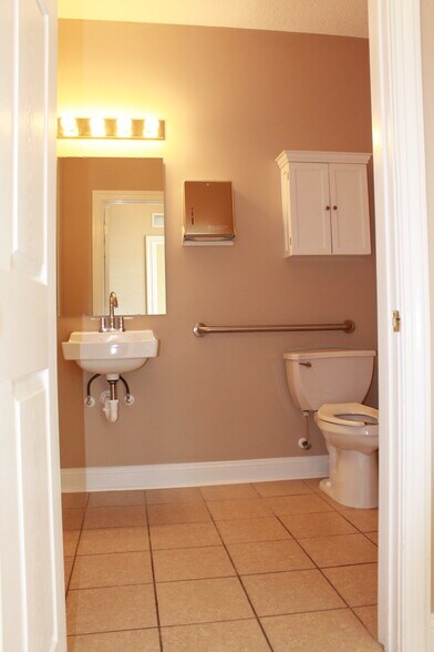More Photos Of 6817 Southpoint Pky, Jacksonville Office For Sale