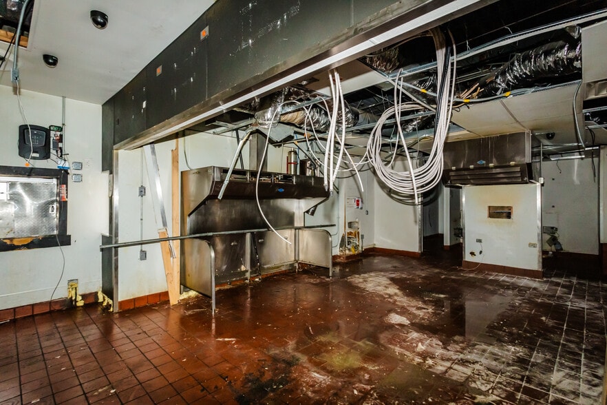 More Photos Of 224 E 103rd St, Chicago Fast Food For Sale