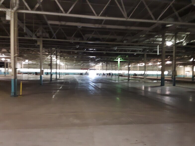 More Photos Of 1601 General Electric Rd, Bloomington Warehouse For Lease