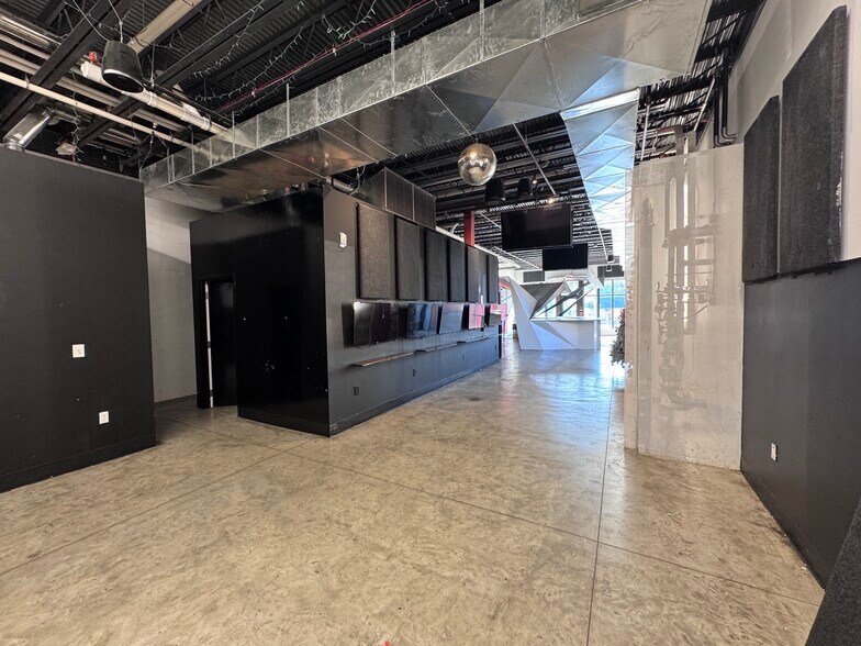 More Photos Of 257 N Water St, Kent Storefront Retail Residential For Sale