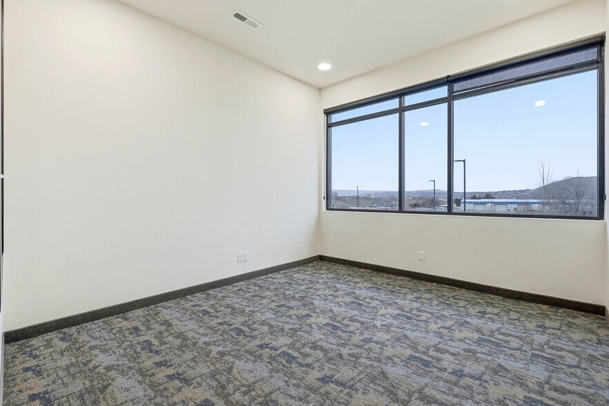 More Photos Of 30 S Louisiana St, Kennewick Loft Creative Space For Lease